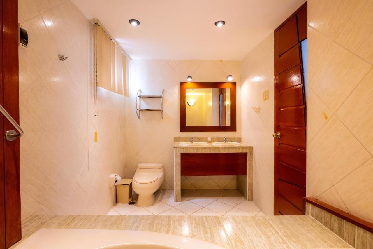 Hotel Country Trujillo Энкалада Экстерьер фото