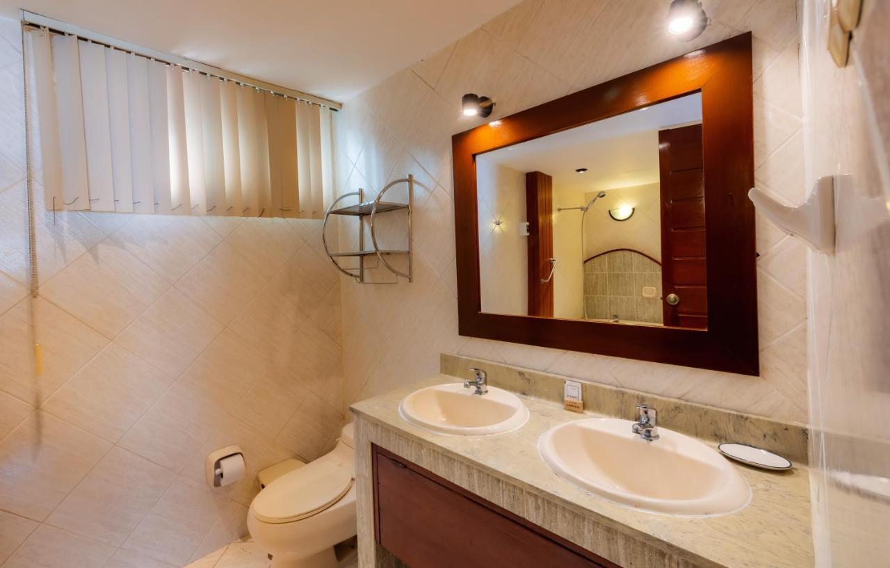 Hotel Country Trujillo Энкалада Экстерьер фото