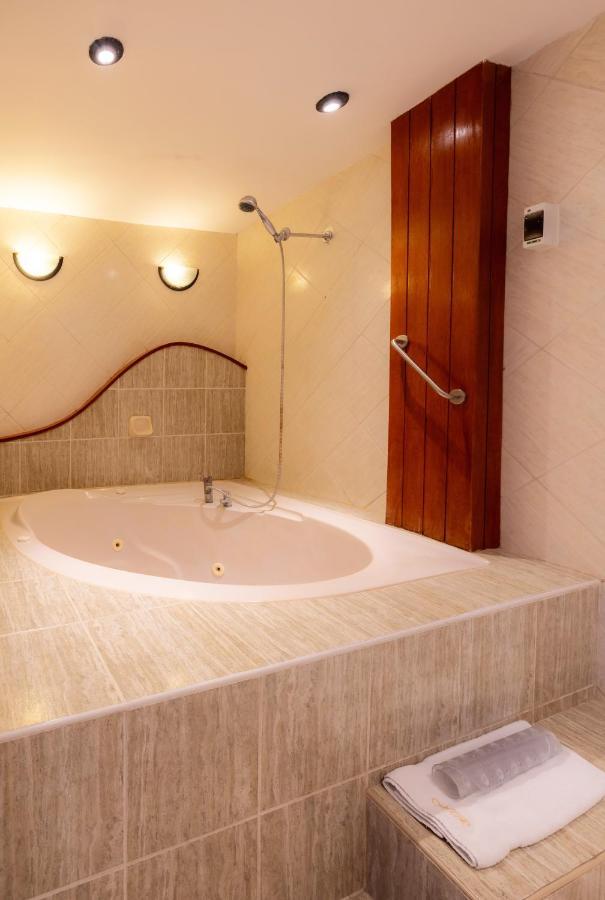 Hotel Country Trujillo Энкалада Экстерьер фото