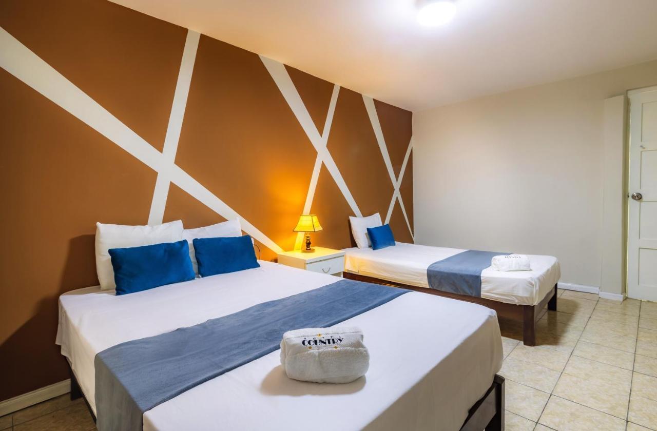 Hotel Country Trujillo Энкалада Экстерьер фото
