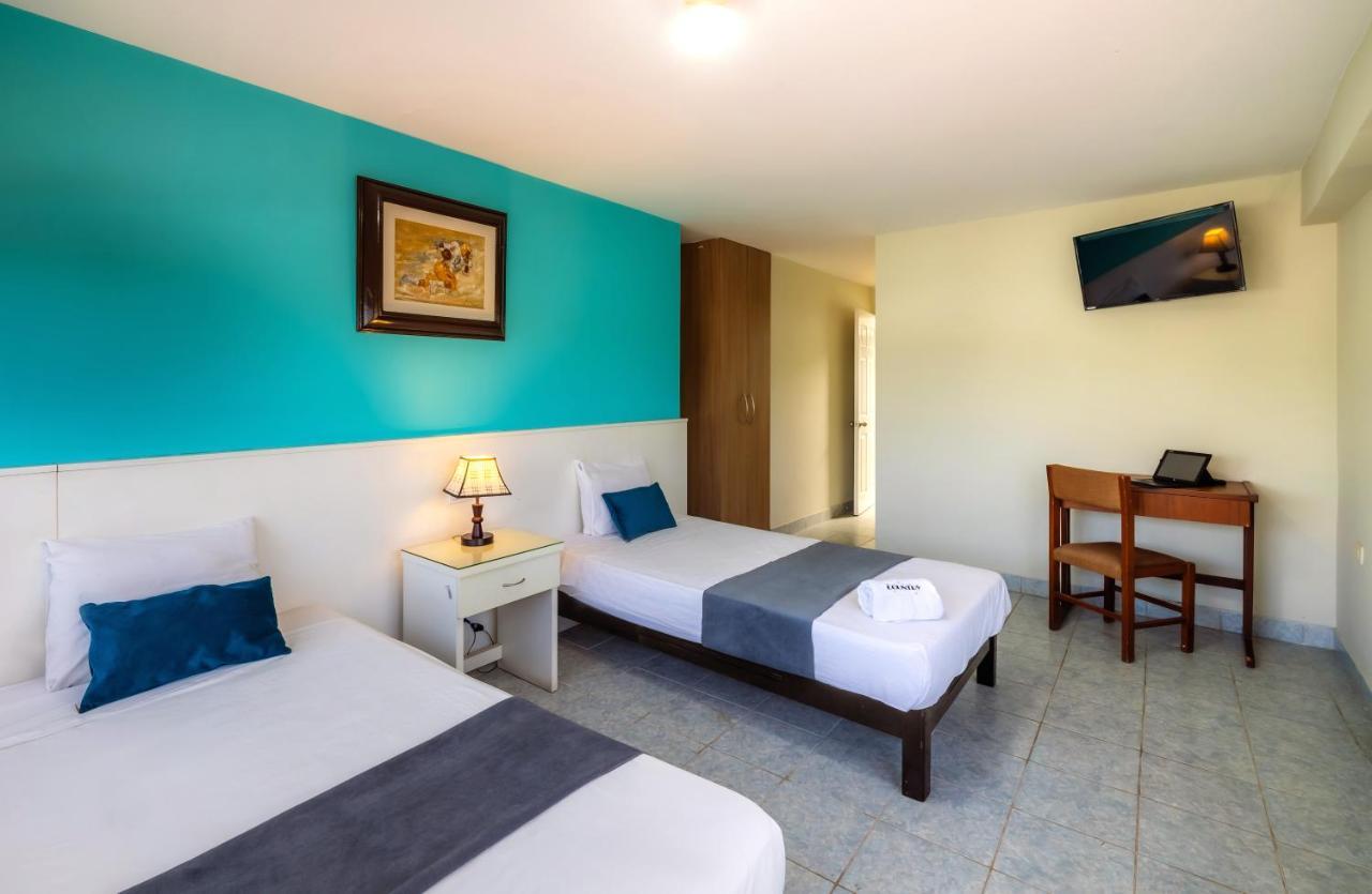 Hotel Country Trujillo Энкалада Экстерьер фото