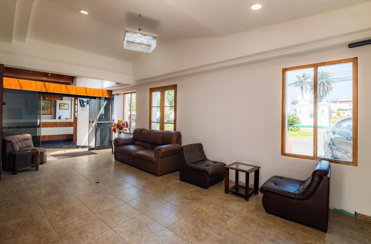 Hotel Country Trujillo Энкалада Экстерьер фото