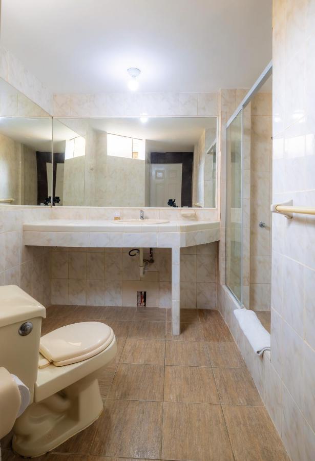 Hotel Country Trujillo Энкалада Экстерьер фото