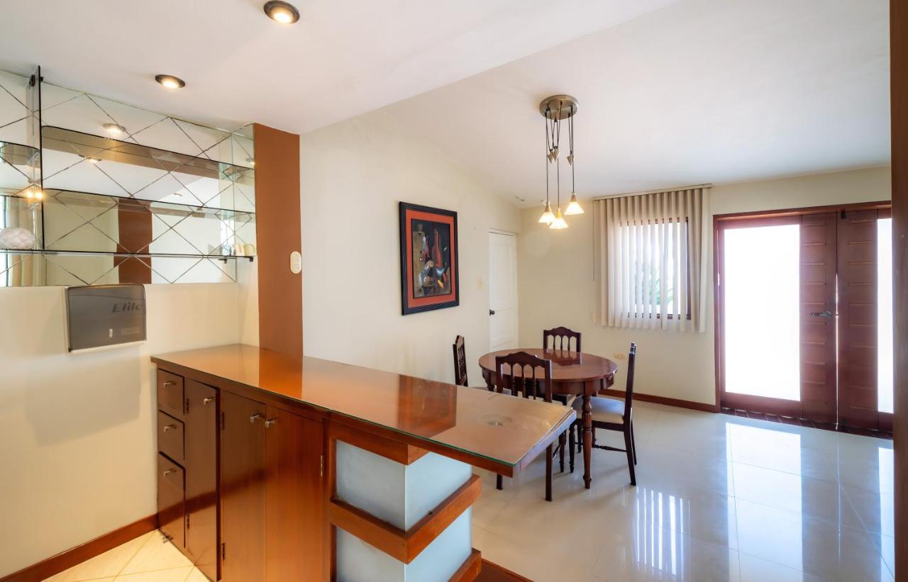 Hotel Country Trujillo Энкалада Экстерьер фото