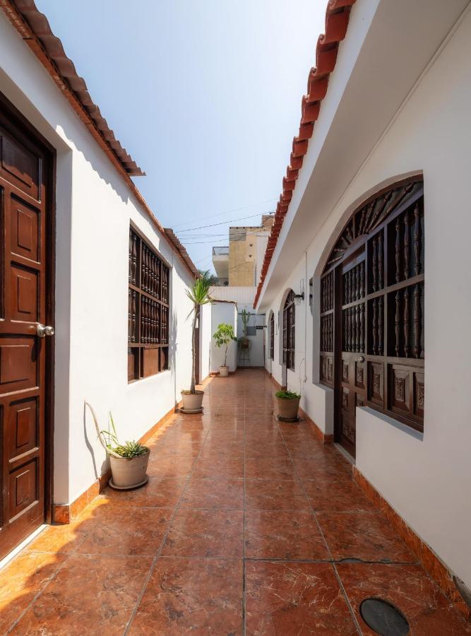 Hotel Country Trujillo Энкалада Экстерьер фото