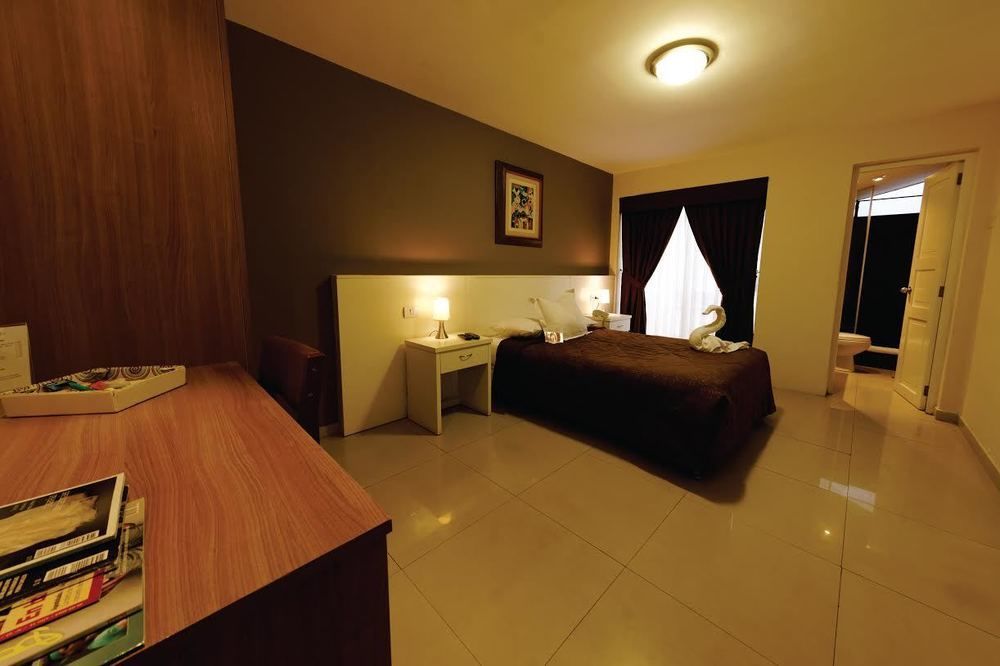 Hotel Country Trujillo Энкалада Экстерьер фото