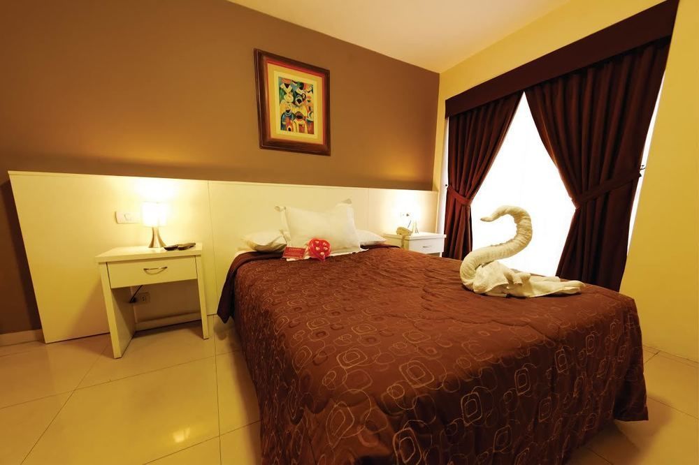 Hotel Country Trujillo Энкалада Экстерьер фото
