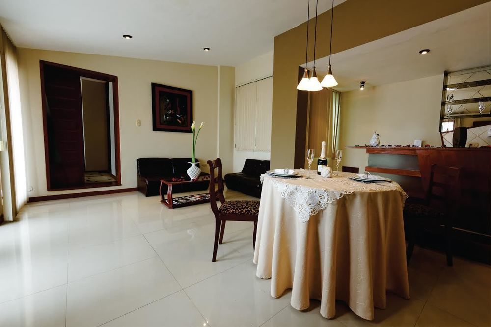 Hotel Country Trujillo Энкалада Экстерьер фото
