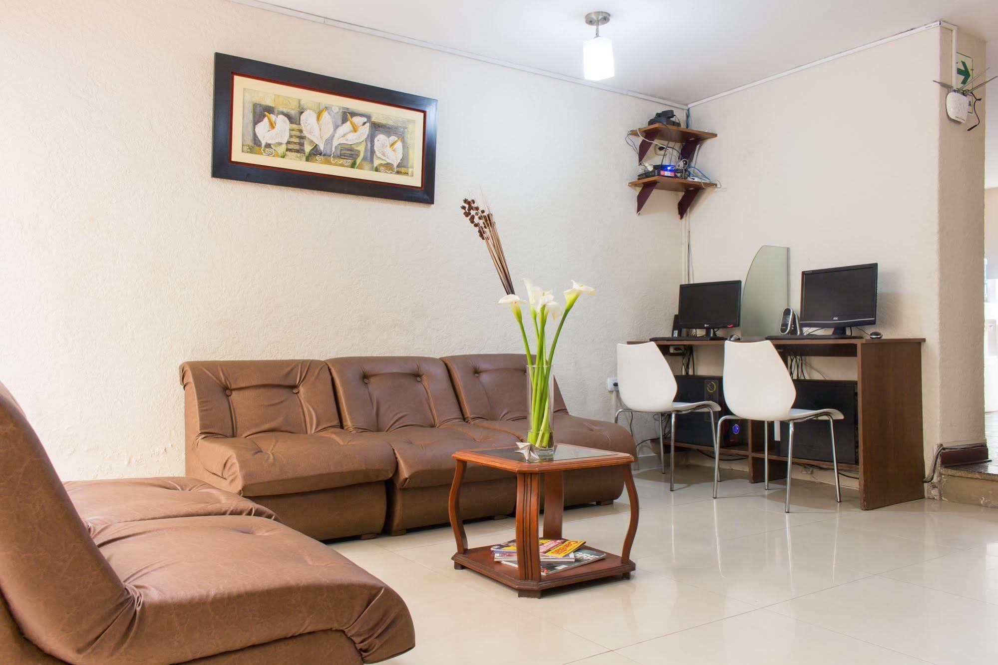 Hotel Country Trujillo Энкалада Экстерьер фото