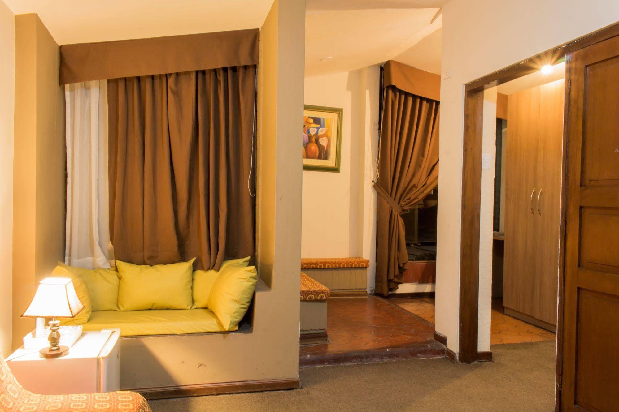 Hotel Country Trujillo Энкалада Экстерьер фото